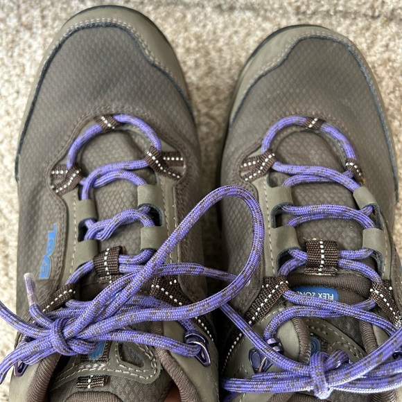 Teva Women’s Surge Event Waterproof Hiking shoe. Size 8. Excellent condition. - Picture 5 of 12